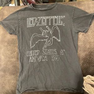 Led Zeppelin black tshirt
